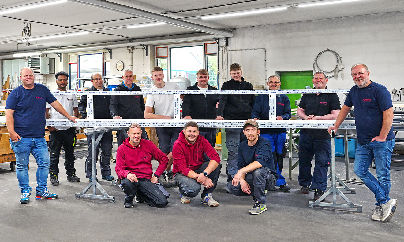 Impressionen aus der Werkhalle: Team der Produktion